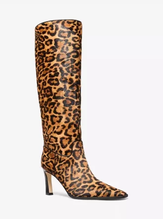 bota darrah de pelo de bezerro com estampa de leopardo 1 330x444 - Bota Darrah de pelo de bezerro com estampa de leopardo
